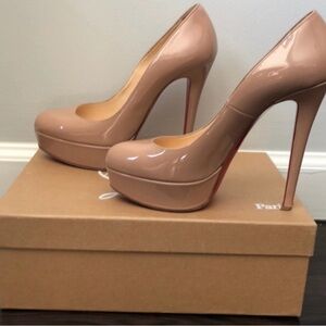 Beige pumps. Super comfy with platform. Worn 2 times. Good condition.